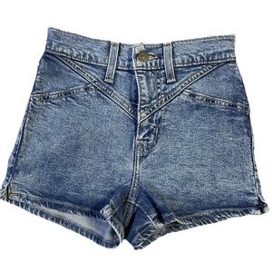 23 (00) - Women's LEVI STRAUSS Vintage Jean Shorts